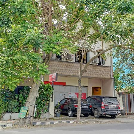 Oyo 90234 Dhoho Family Guest House Kediri  Extérieur photo