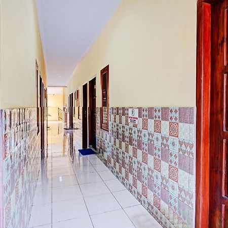 Oyo 90234 Dhoho Family Guest House Kediri  Extérieur photo