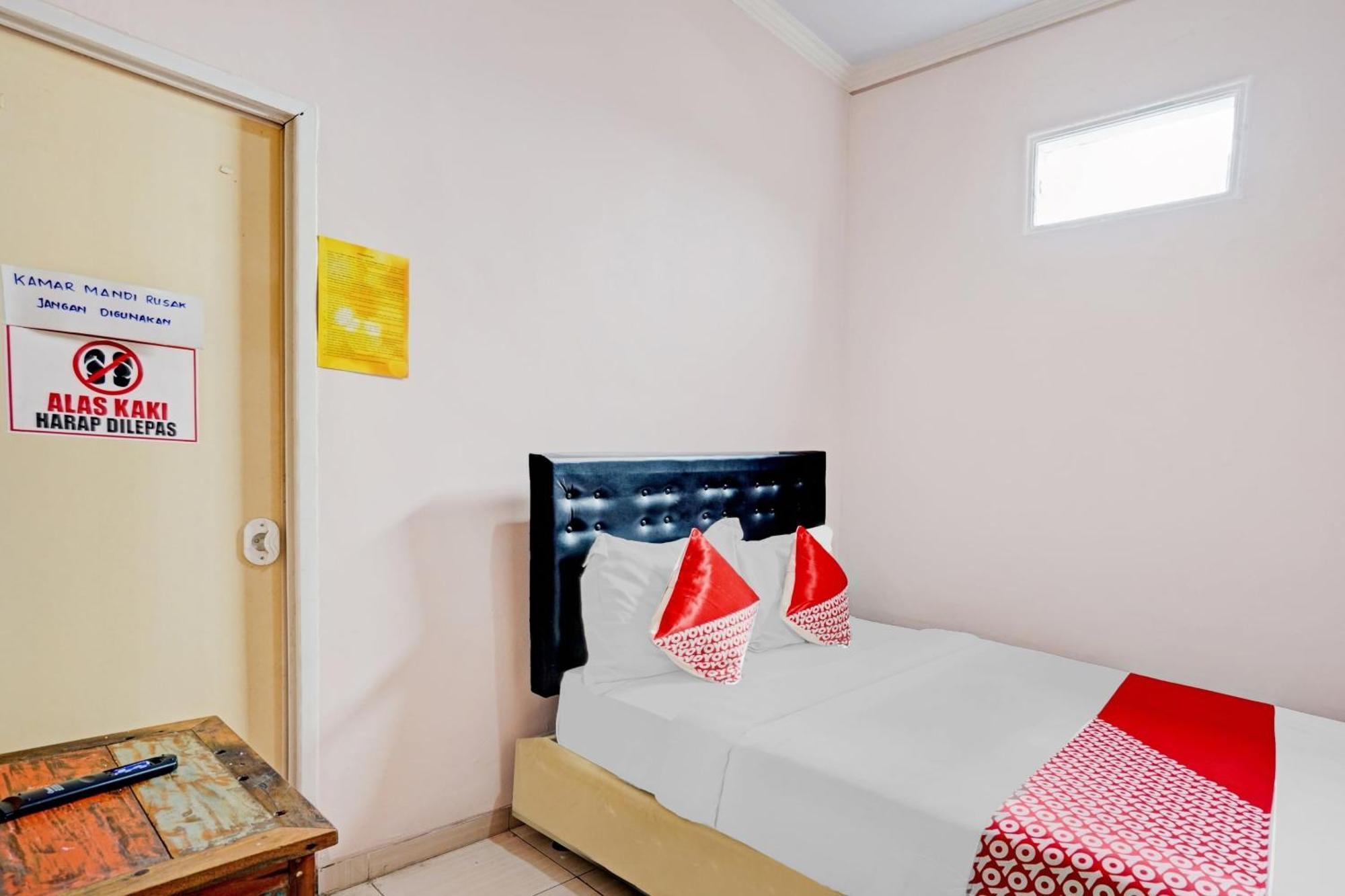 Oyo 90234 Dhoho Family Guest House Kediri  Extérieur photo