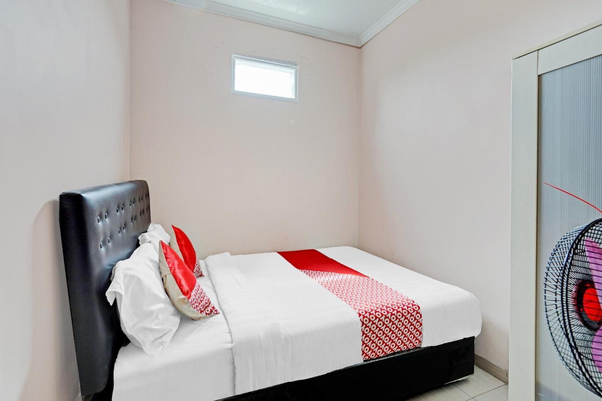 Oyo 90234 Dhoho Family Guest House Kediri  Extérieur photo
