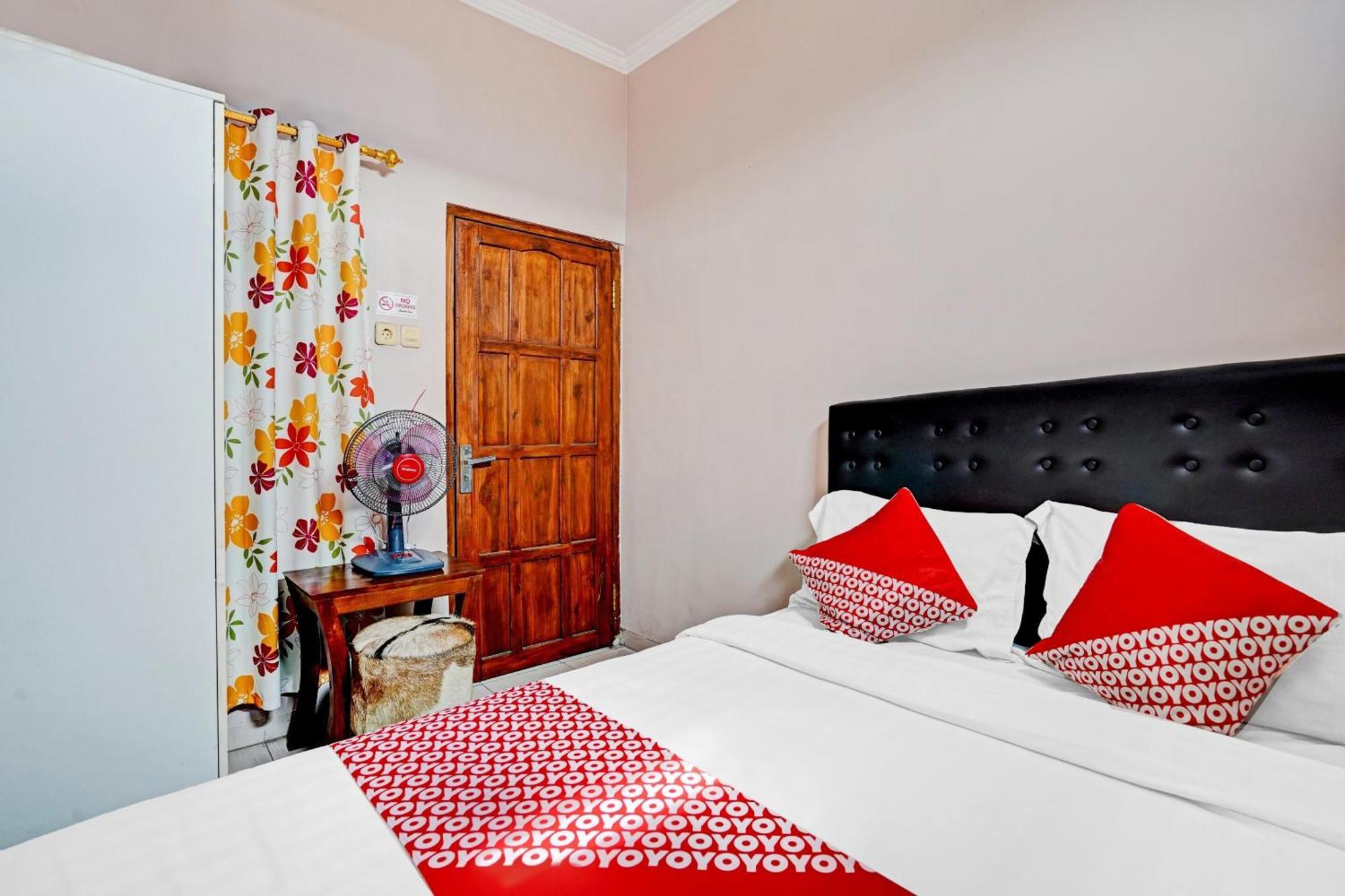 Oyo 90234 Dhoho Family Guest House Kediri  Extérieur photo
