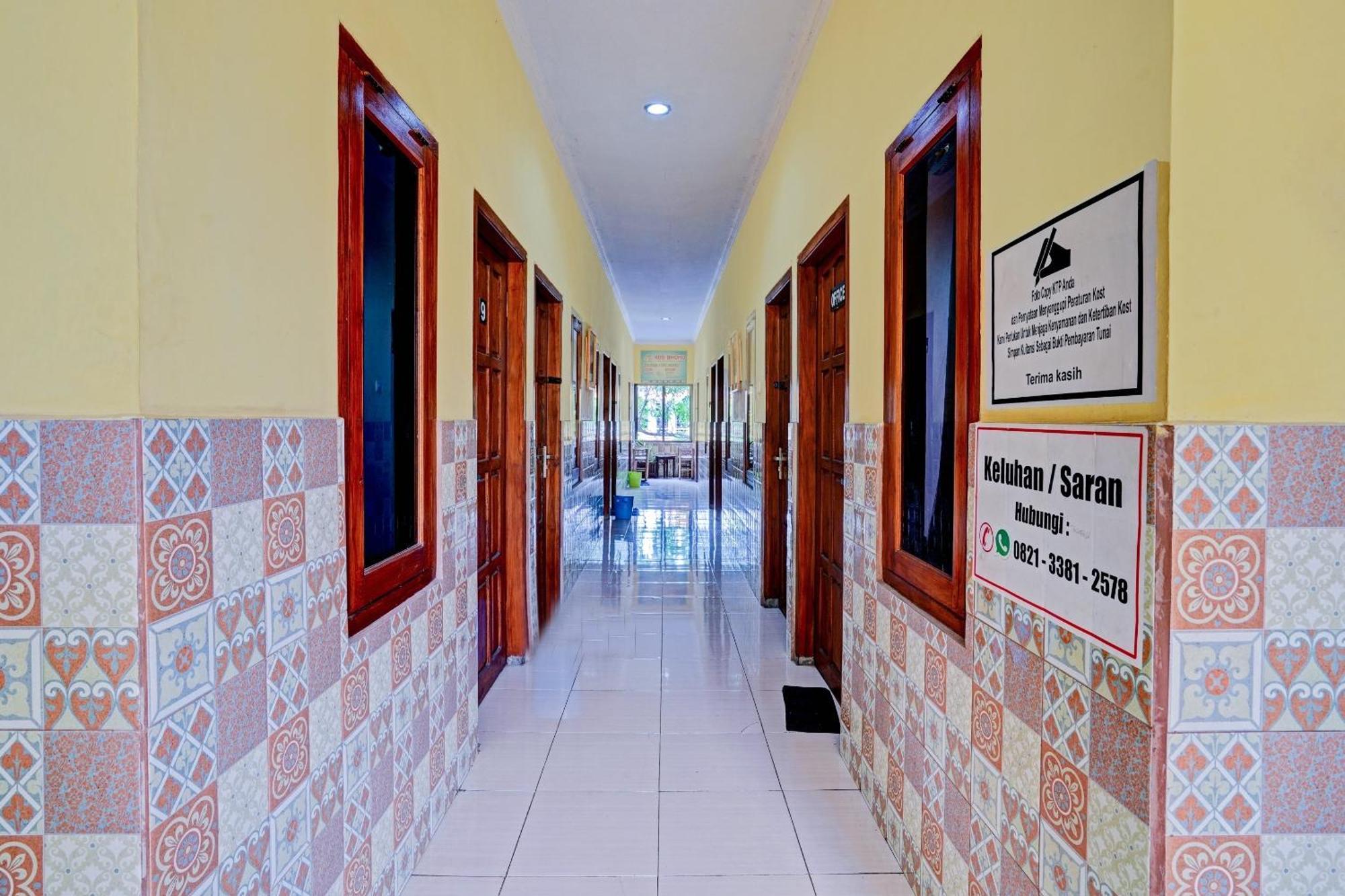 Oyo 90234 Dhoho Family Guest House Kediri  Extérieur photo