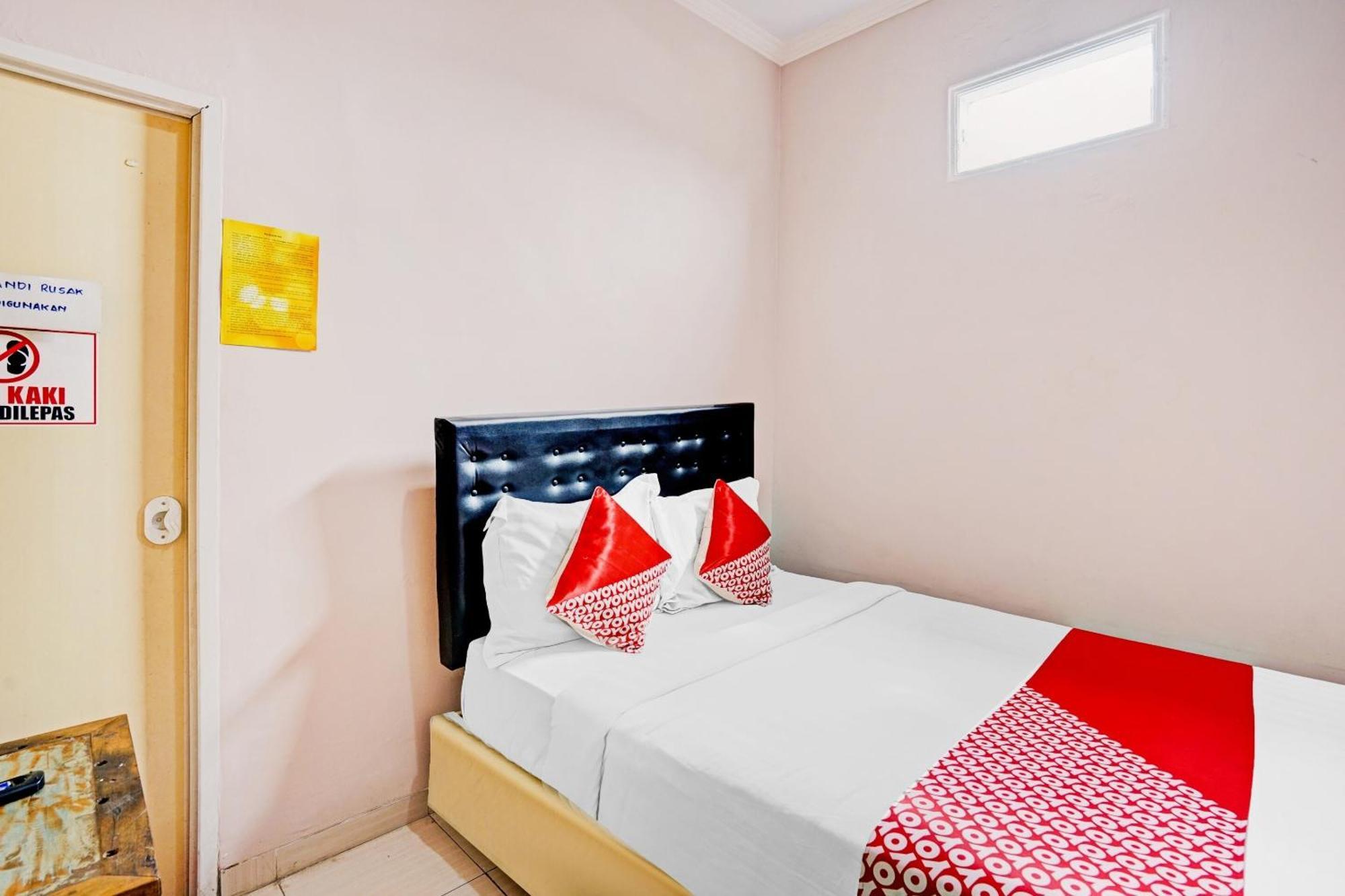Oyo 90234 Dhoho Family Guest House Kediri  Extérieur photo